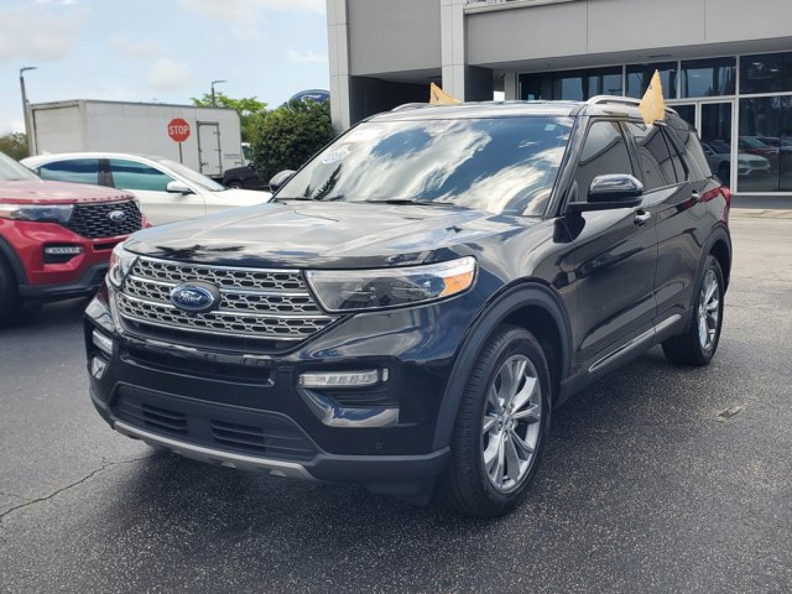 Certified 2023 Ford Explorer Limited w/ Limited Technology Package RWD image 3