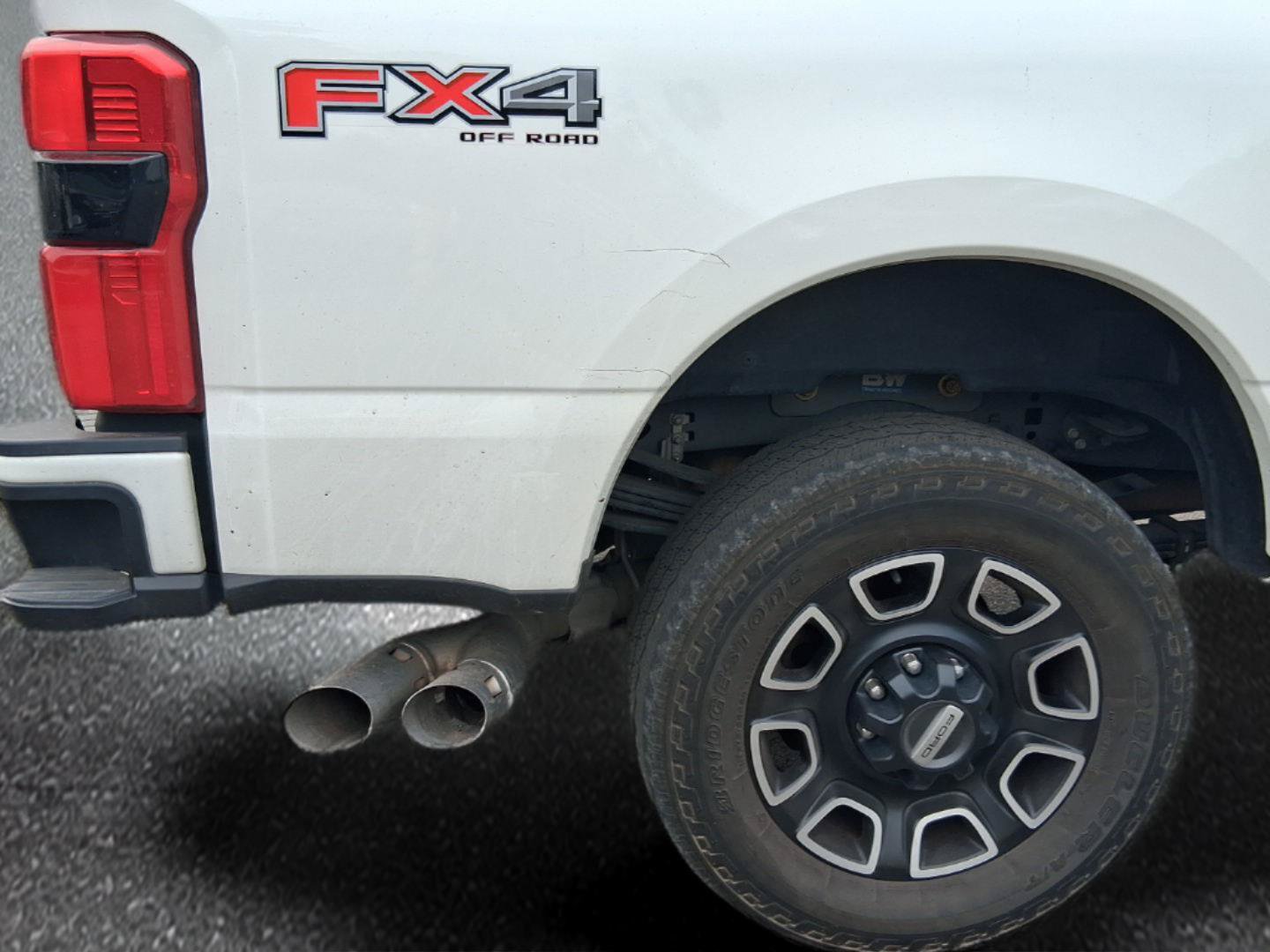 Certified 2024 Ford F350 Platinum w/ FX4 Off-Road Package AWD/4WD image 8
