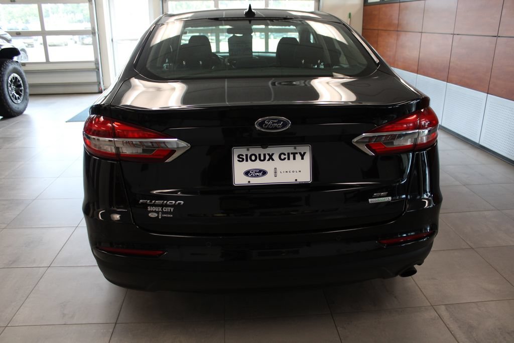 Certified 2020 Ford Fusion SE FWD image 4