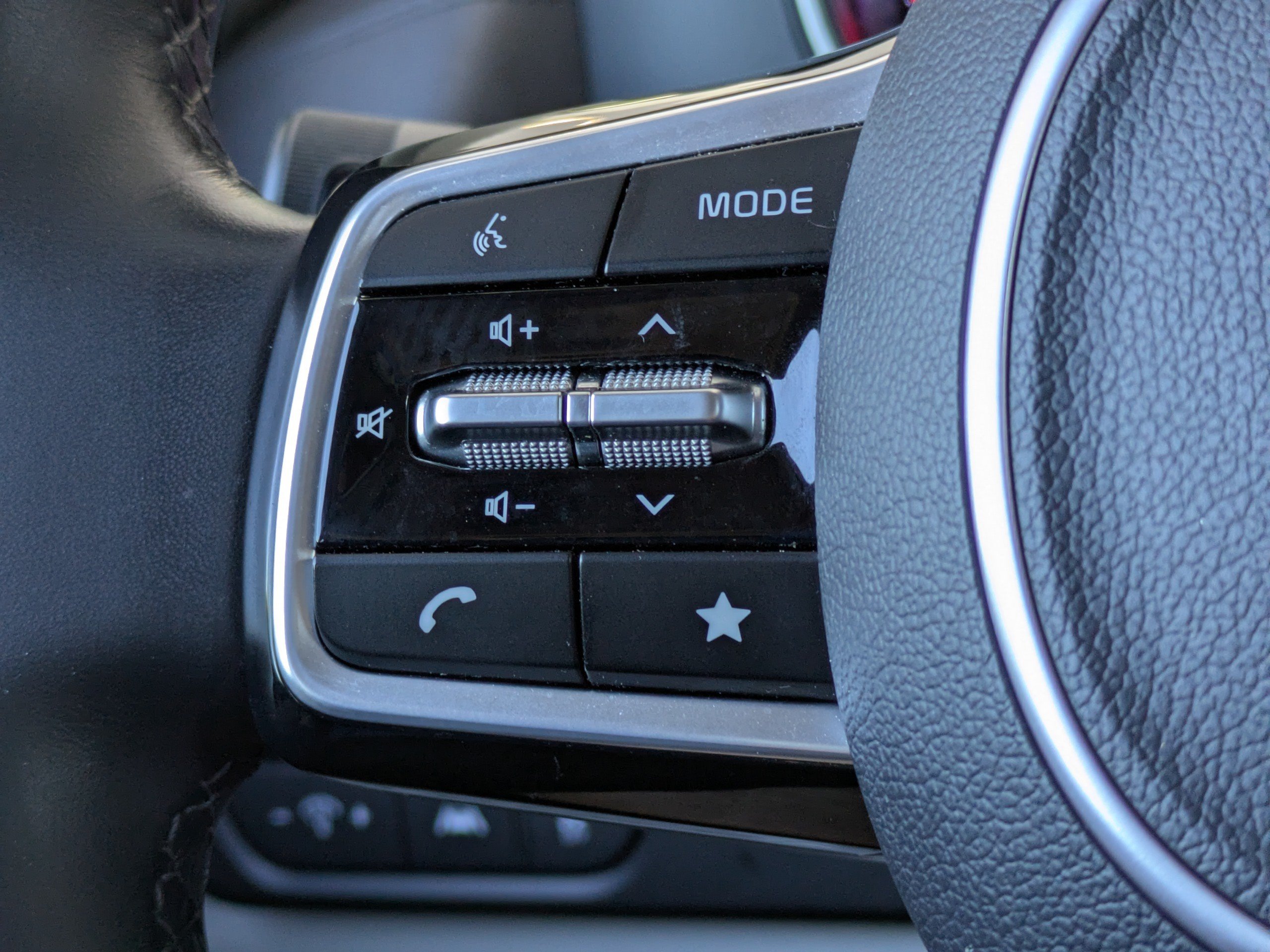Used 2024 Kia Carnival LX FWD image 27