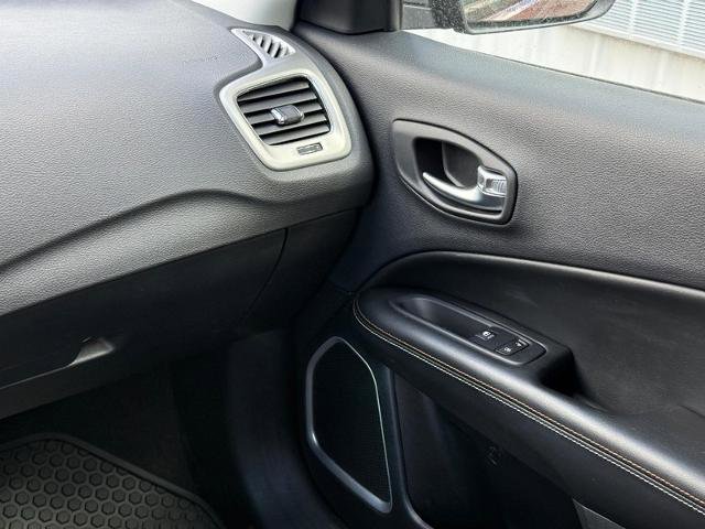 Used 2020 Jeep Compass Latitude w/ Cold Weather Group image 14