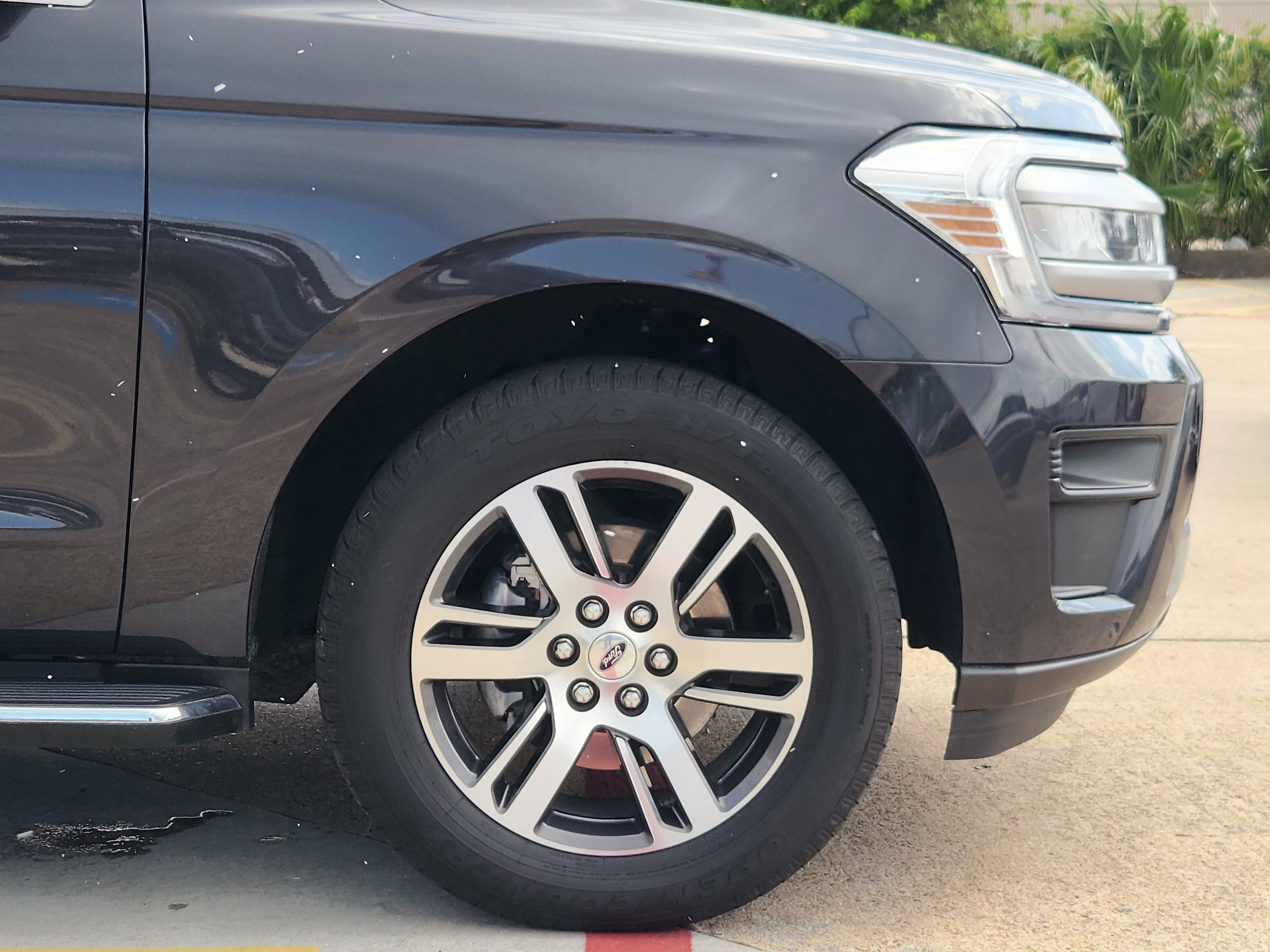 Certified 2022 Ford Expedition XLT image 5