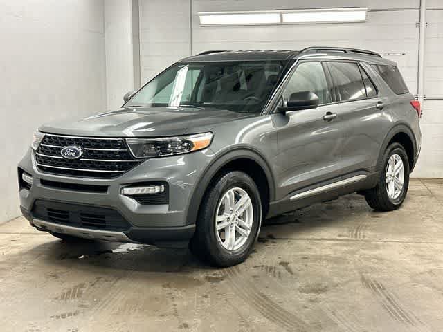Certified 2024 Ford Explorer XLT w/ Equipment Group 202A AWD/4WD image 1