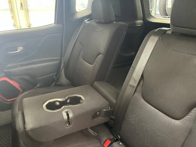 Used 2018 Jeep Renegade Trailhawk w/ UConnect 8.4 Nav Group AWD/4WD image 47