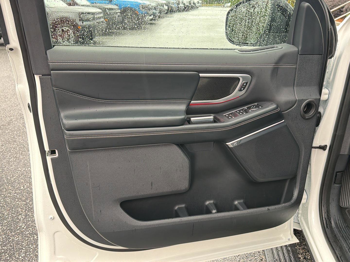 Certified 2025 Ford Expedition Platinum w/ Stealth Appearance Package AWD/4WD image 17