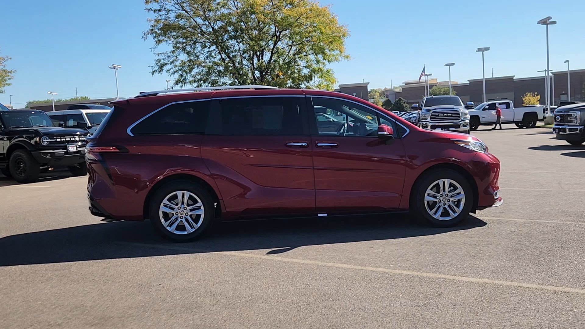 Used 2025 Toyota Sienna Limited AWD/4WD image 11