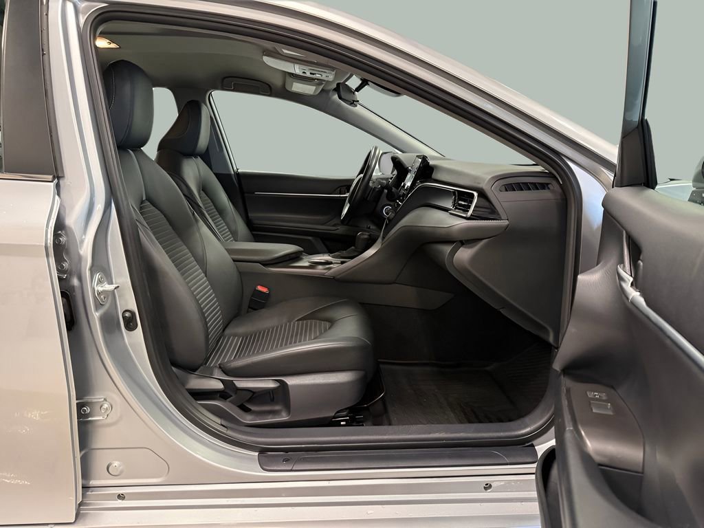 Used 2023 Toyota Camry SE image 15