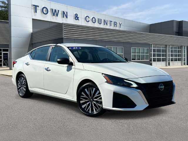 Used 2025 Nissan Altima 2.5 SV FWD image 1