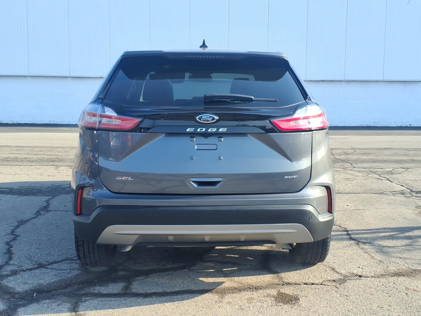 Certified 2024 Ford Edge SEL w/ Convenience Package AWD/4WD image 3