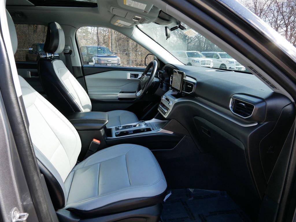 Certified 2021 Ford Explorer XLT w/ Equipment Group 202A image 8