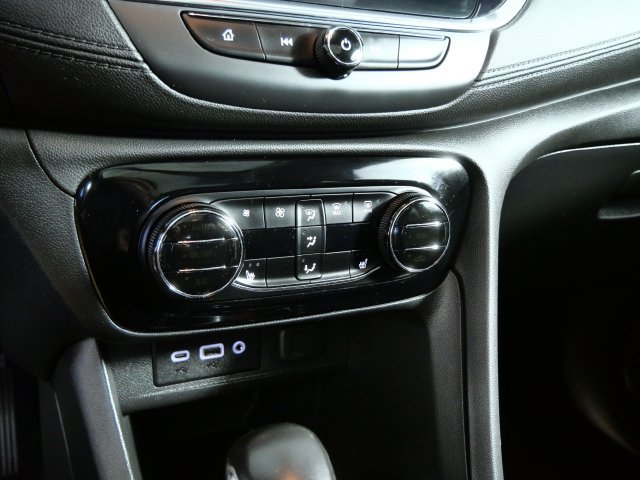 Used 2022 Buick Encore GX Essence w/ Experience Buick Package AWD/4WD image 21