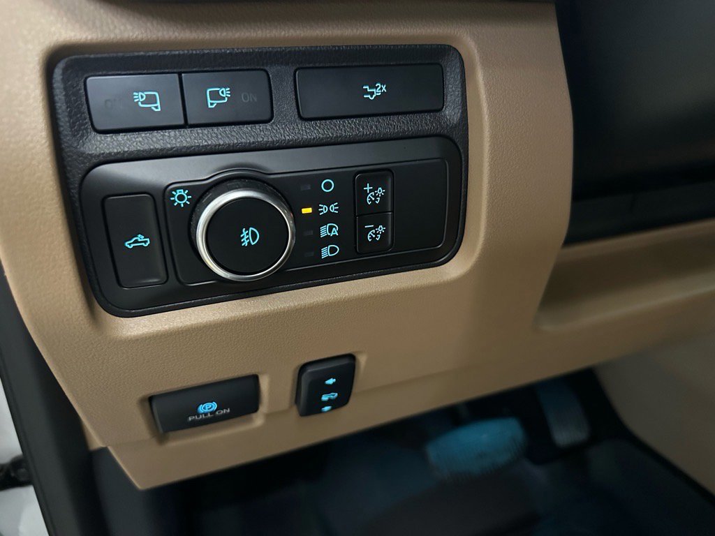 Certified 2024 Ford F250 Lariat w/ Chrome Package image 41