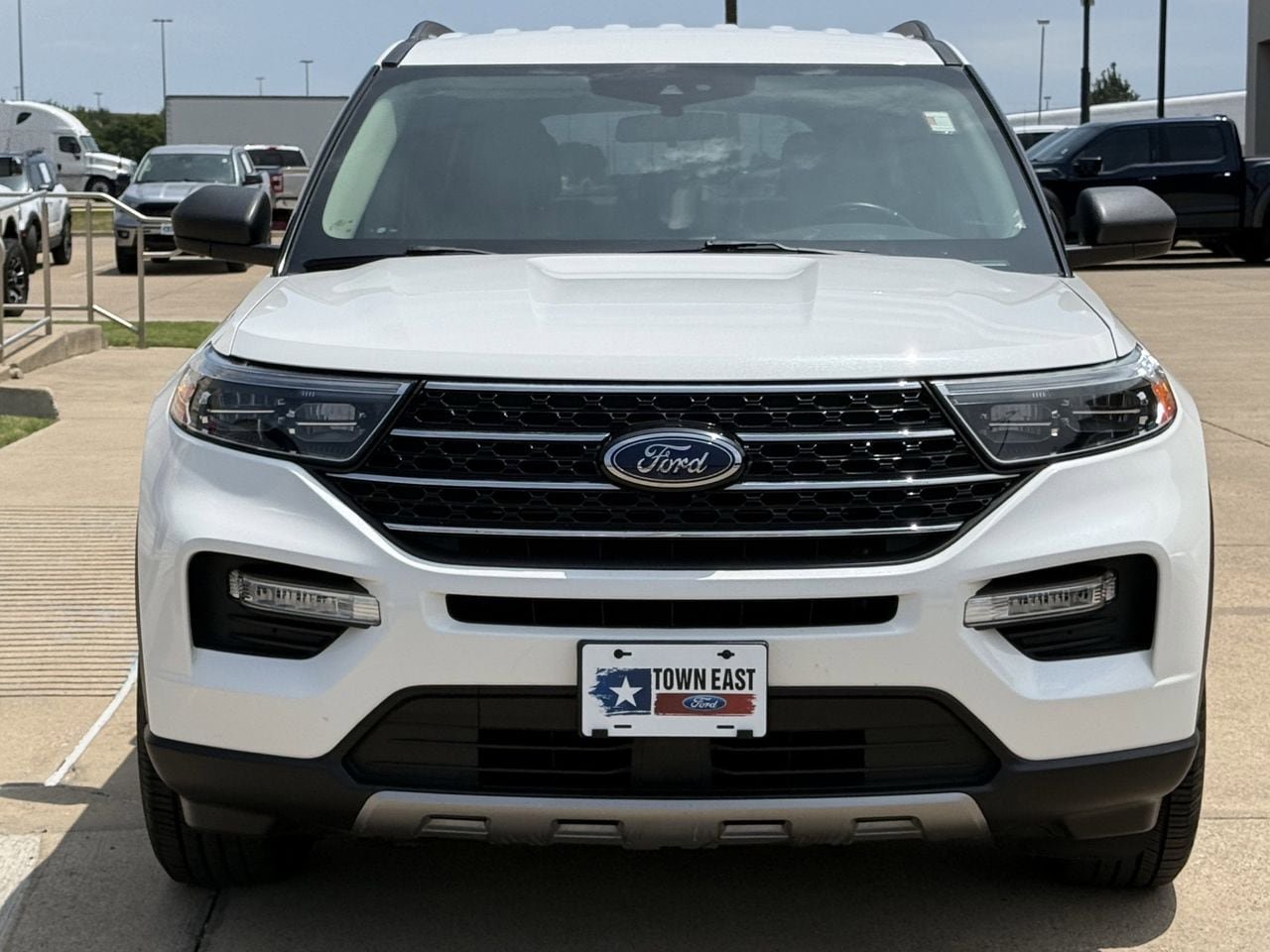 Certified 2020 Ford Explorer XLT w/ Equipment Group 202A RWD image 9