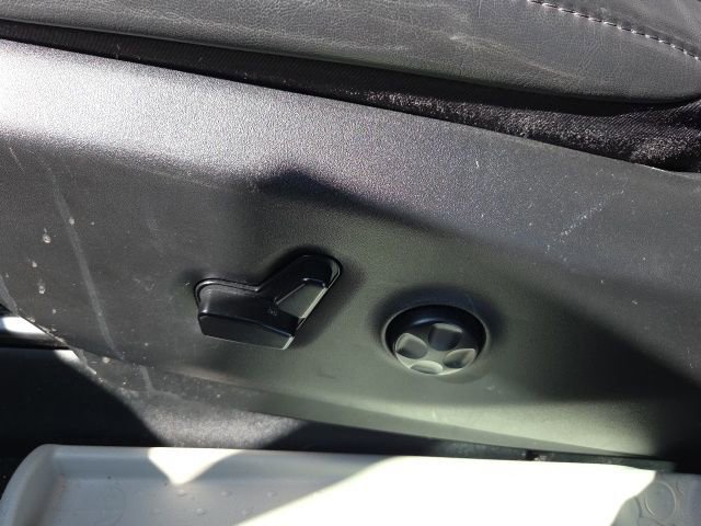 Used 2023 Chrysler Pacifica Touring-L image 30