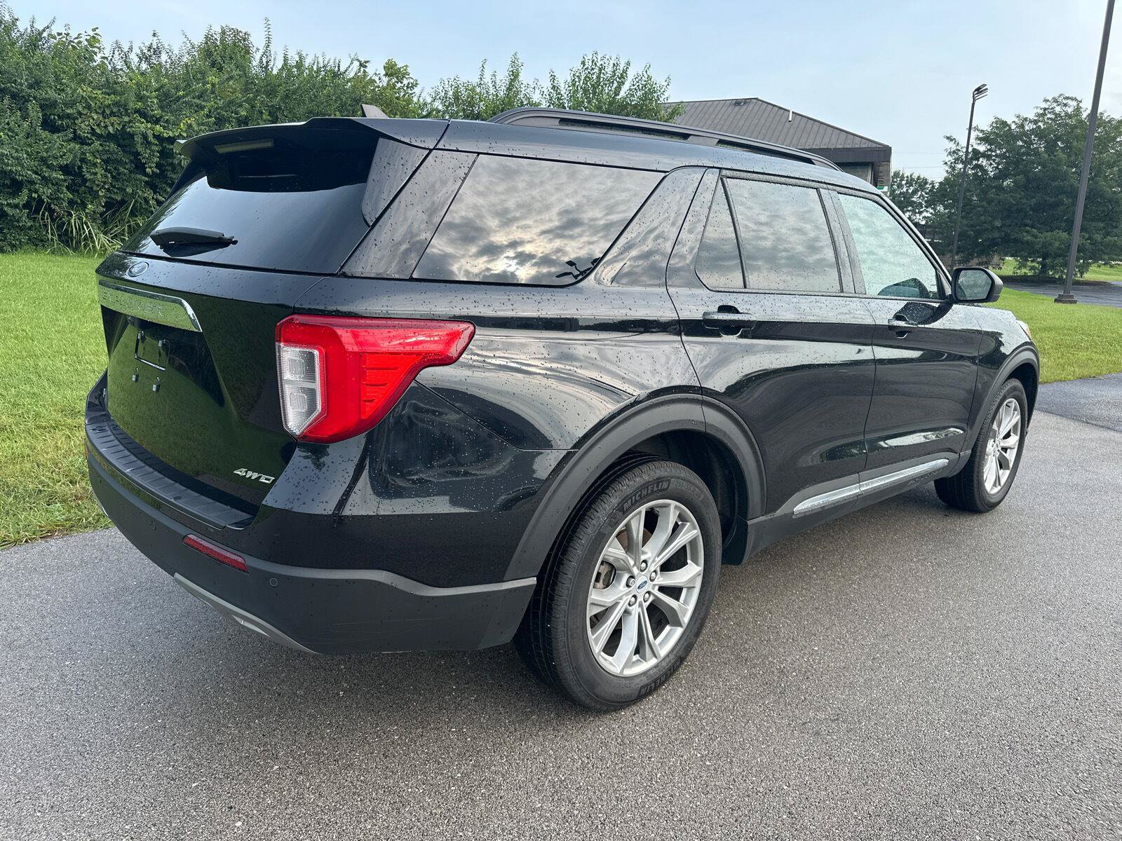 Certified 2024 Ford Explorer XLT w/ Equipment Group 202A AWD/4WD image 16