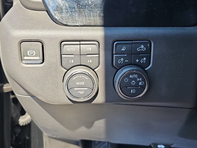 Used 2024 Chevrolet Silverado 1500 LT Trail Boss w/ LT Trail Boss Premium Package AWD/4WD image 32