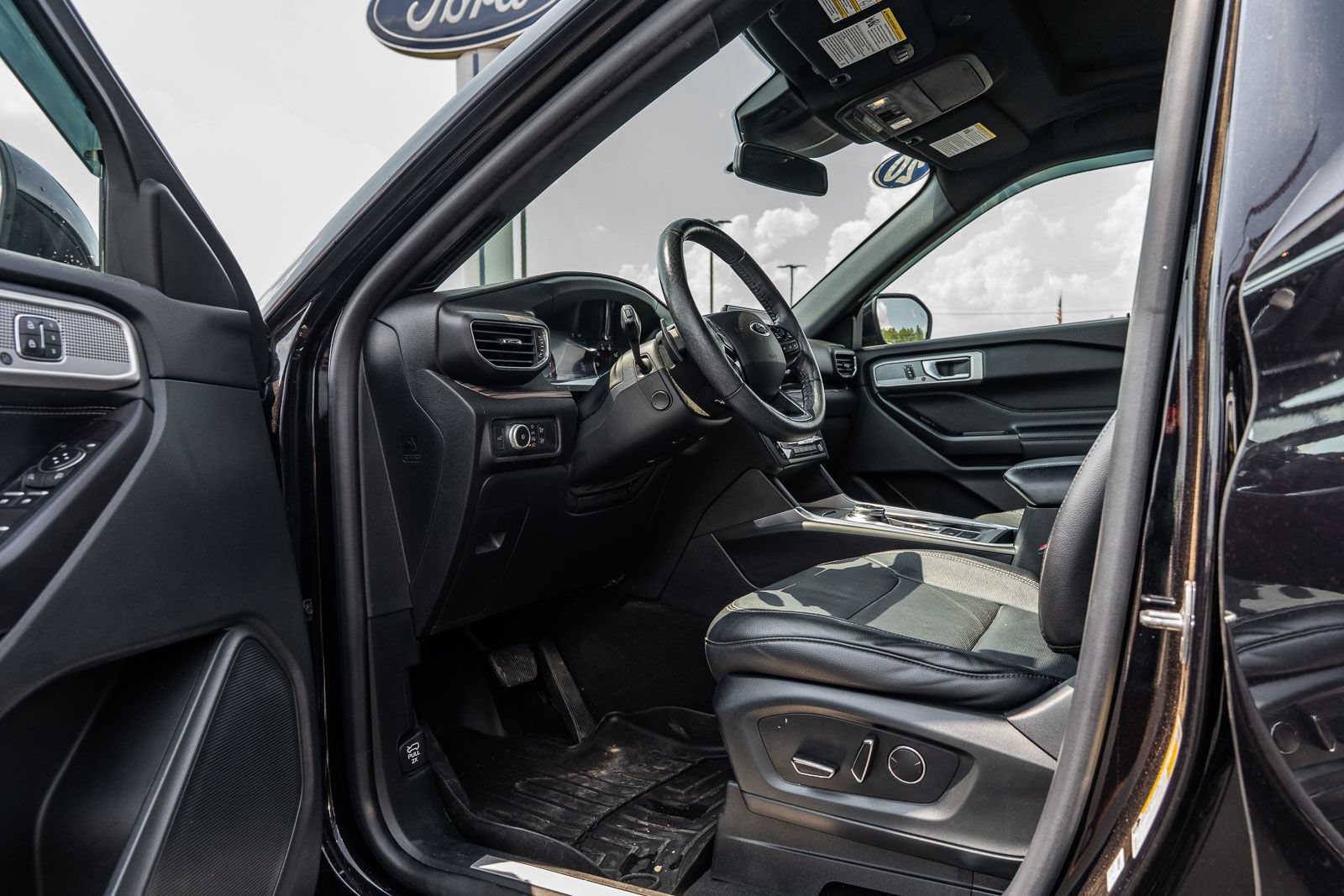 Certified 2020 Ford Explorer Limited w/ Class III Trailer Tow Package RWD image 16