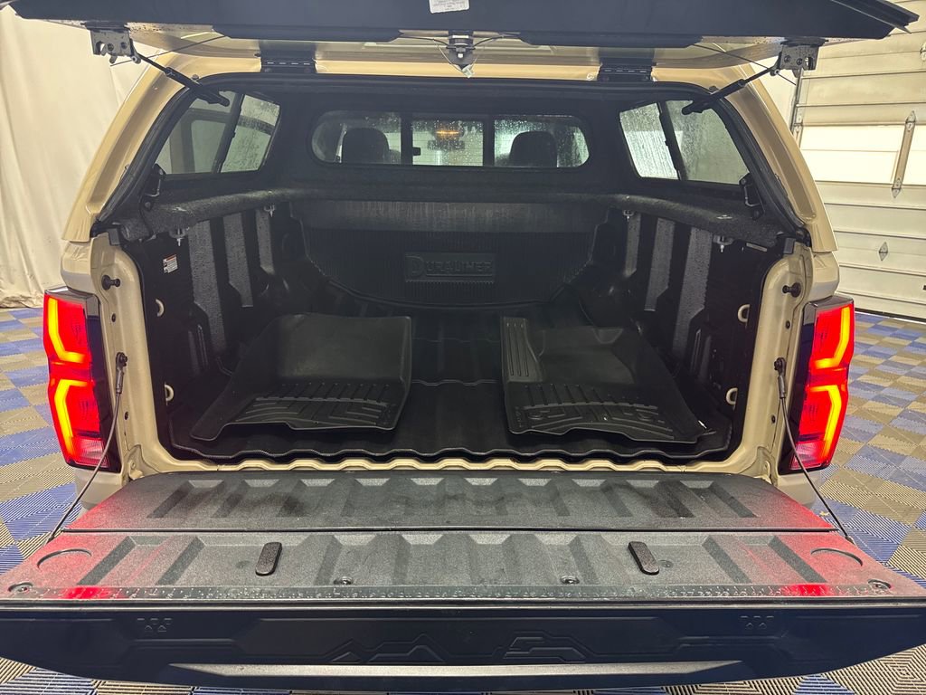 Used 2024 Chevrolet Colorado Z71 w/ Z71 Convenience Package 2 AWD/4WD image 27