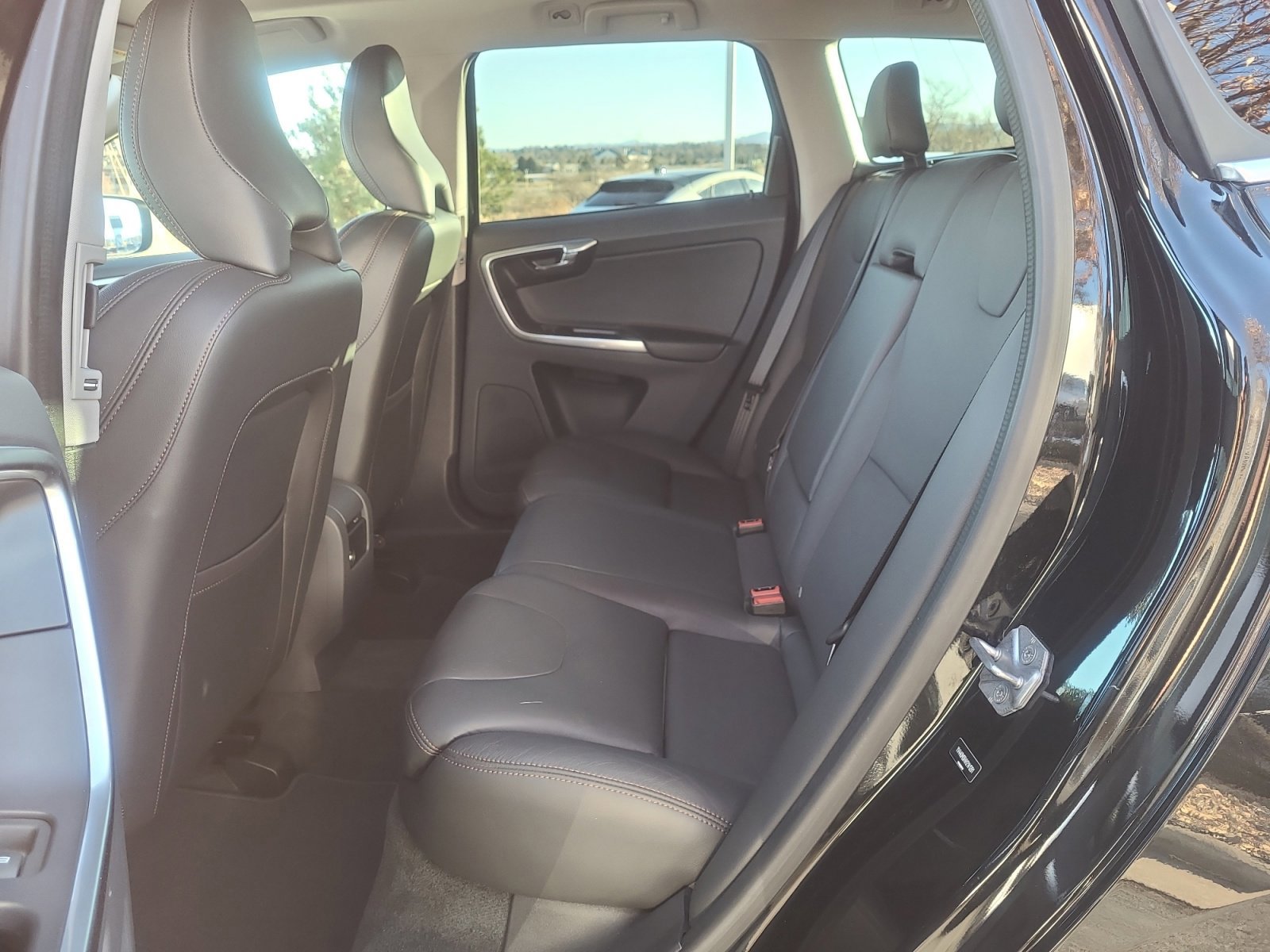 Used 2017 Volvo XC60 T5 Dynamic w/ Preferred Option Package image 17