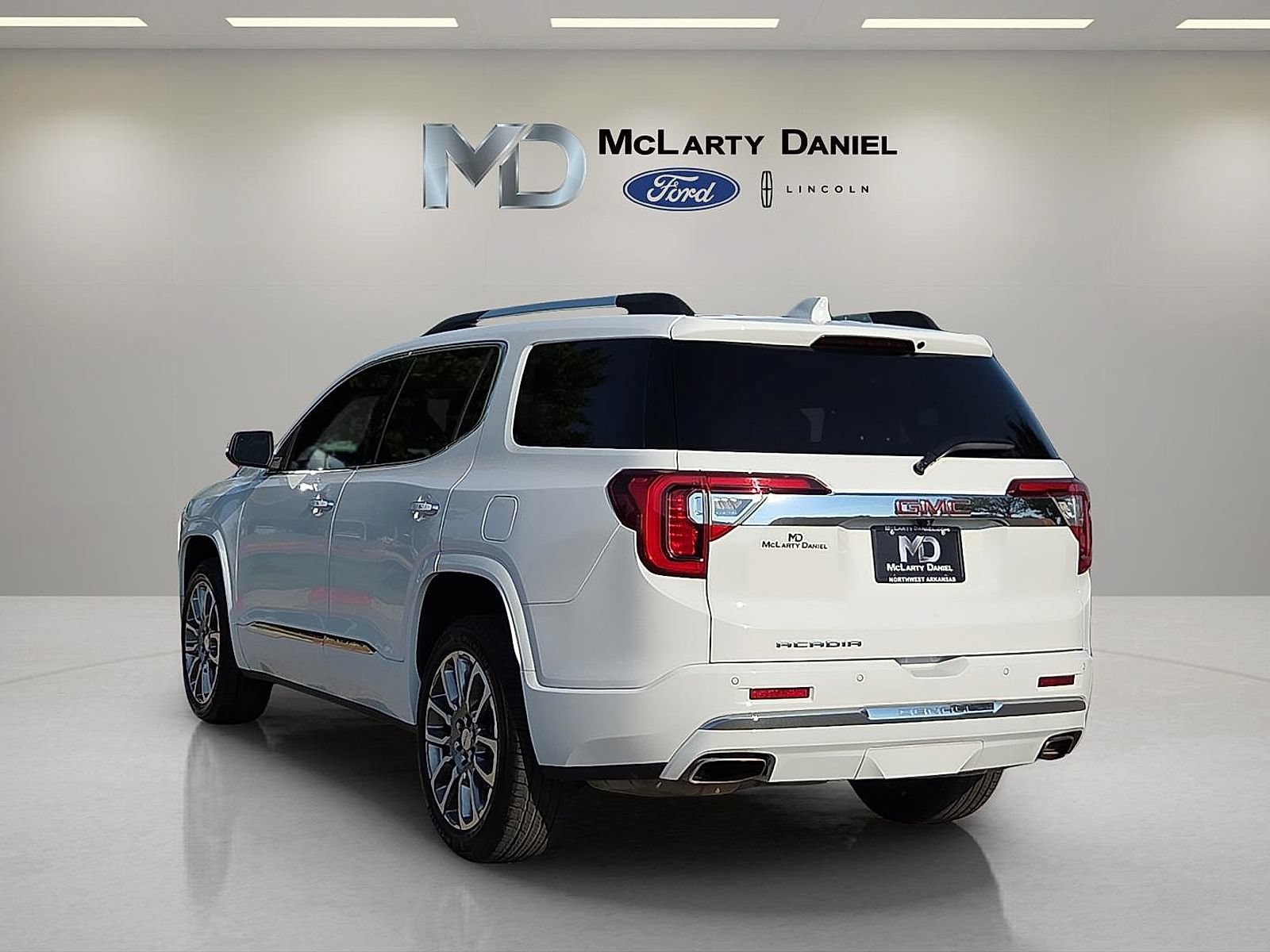 Used 2023 GMC Acadia Denali FWD image 4