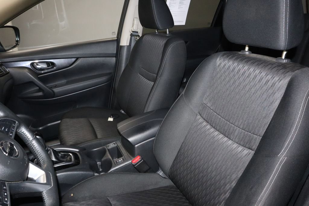 Used 2019 Nissan Rogue SV image 25