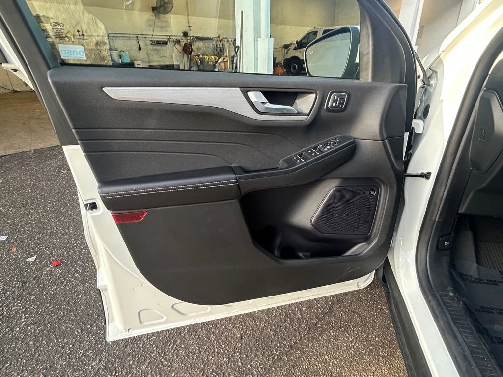 Certified 2024 Ford Escape SE w/ PHEV Premium Package FWD image 37