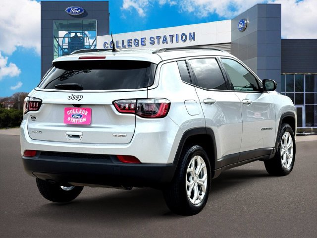 Used 2024 Jeep Compass Latitude AWD/4WD image 6