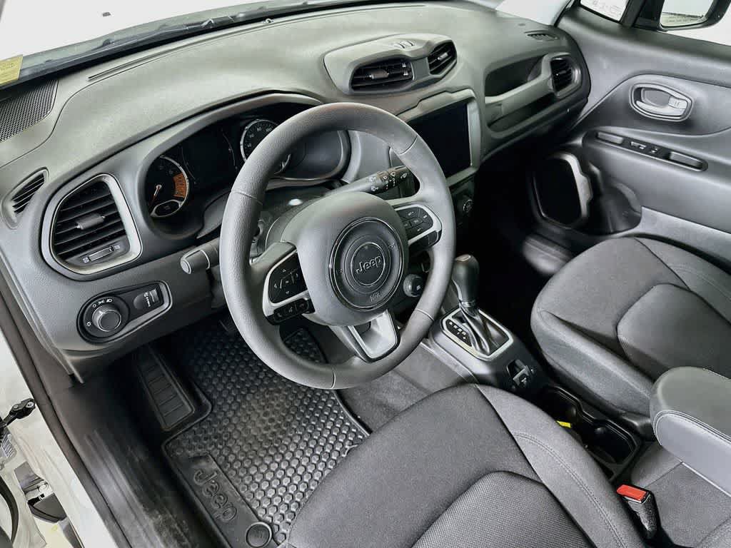 Used 2023 Jeep Renegade Latitude AWD/4WD image 2