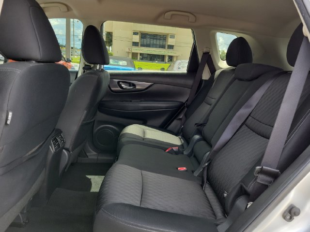 Used 2020 Nissan Rogue SV FWD image 10