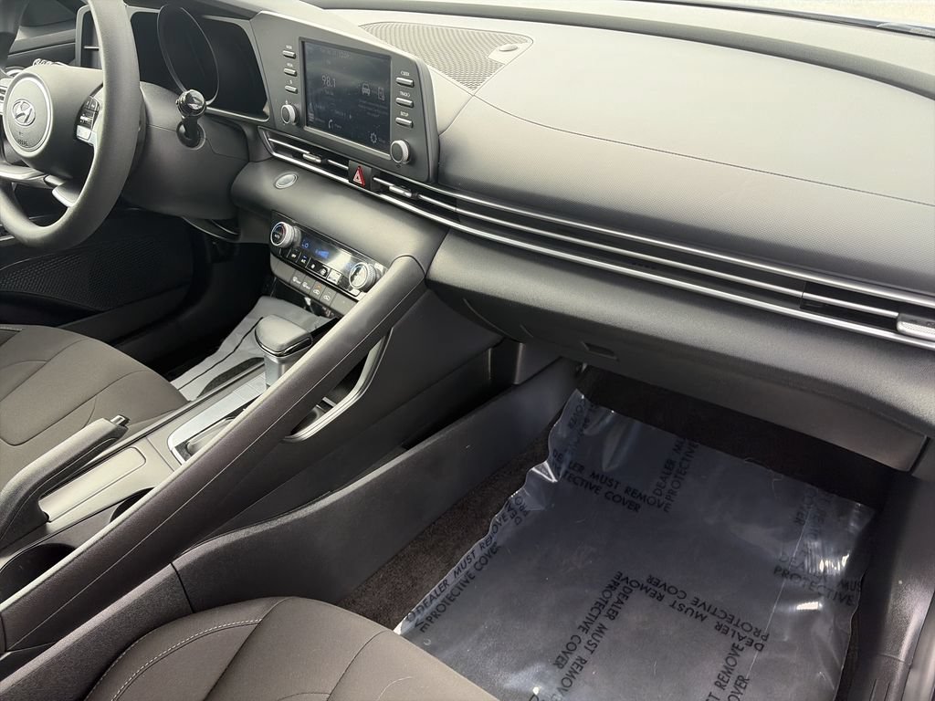 Used 2023 Hyundai Elantra SEL FWD image 33