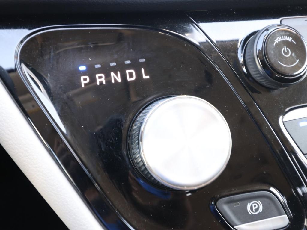 Used 2023 Chrysler Voyager LX FWD image 20