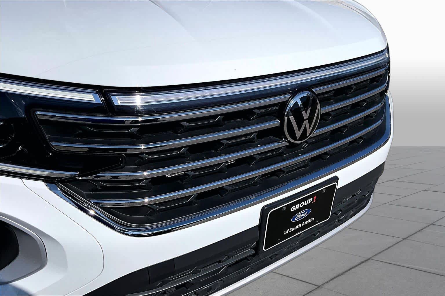 Used 2025 Volkswagen Atlas SE FWD image 30