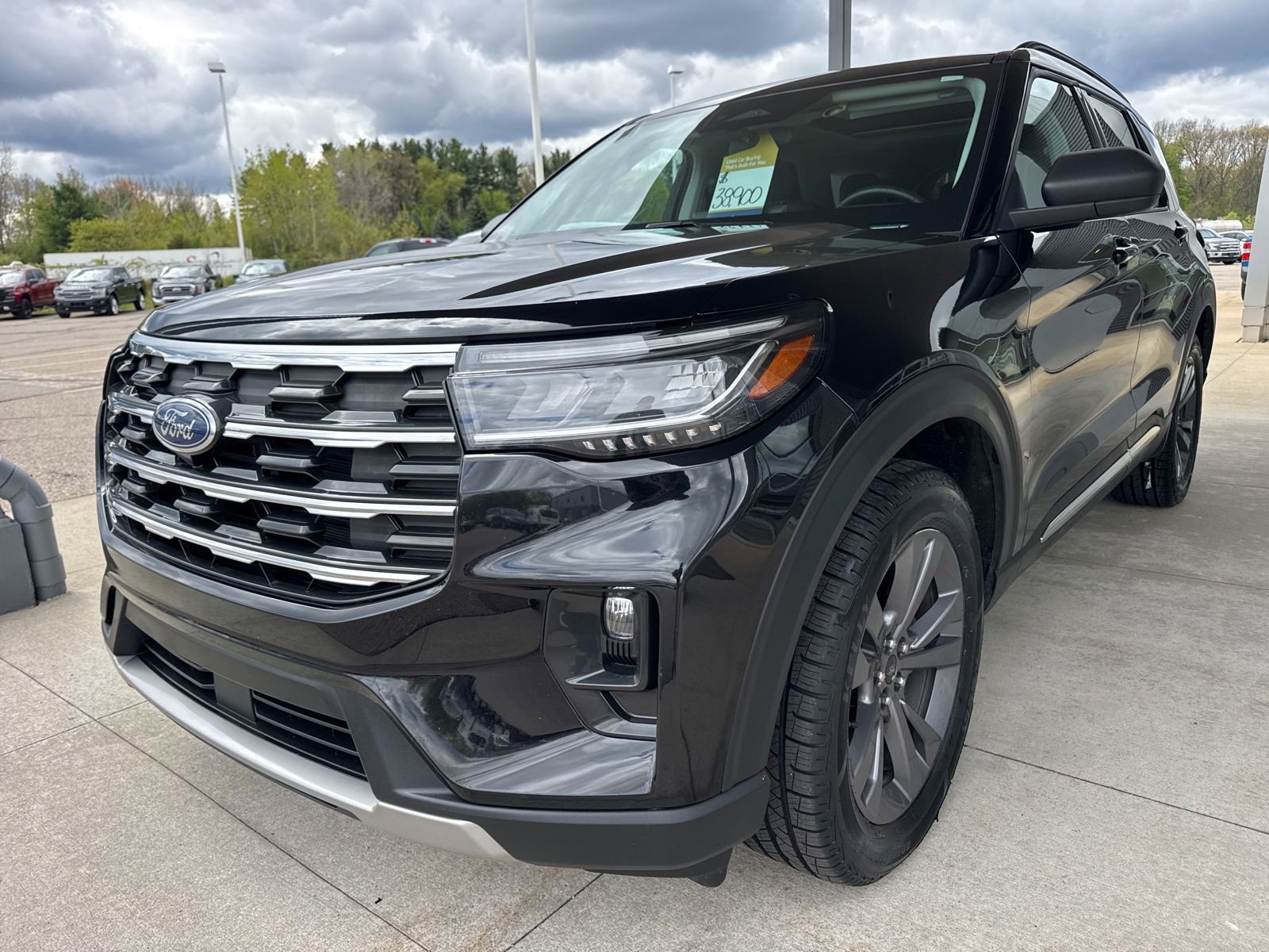 Certified 2025 Ford Explorer Active w/ Active Comfort Package AWD/4WD image 3