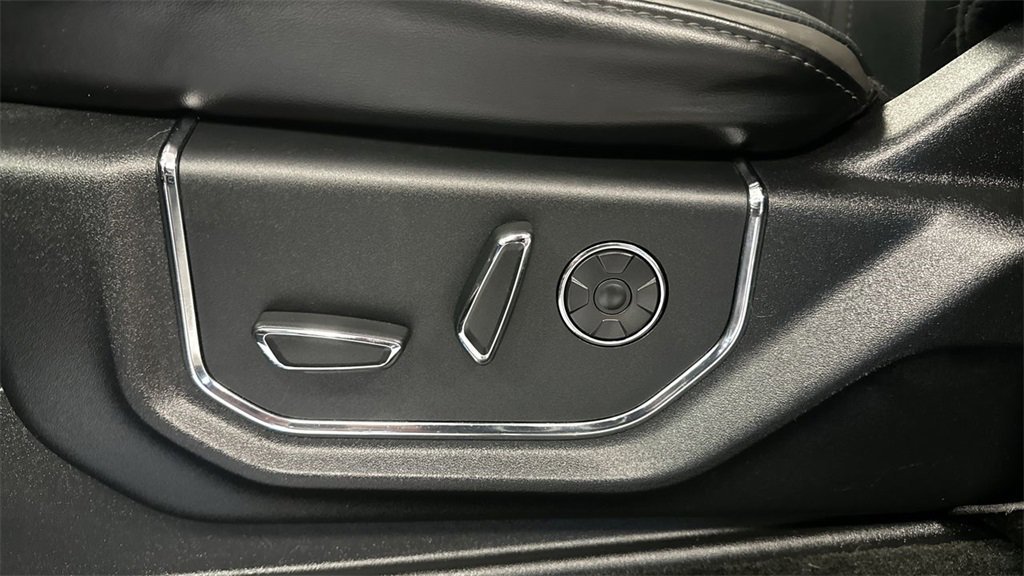 Certified 2017 Ford F350 Platinum w/ Platinum Ultimate Package image 31