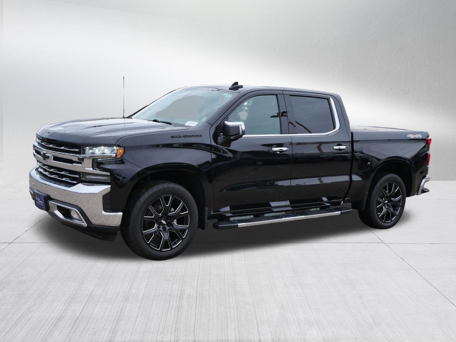 Used 2022 Chevrolet Silverado 1500 LTZ w/ LTZ Convenience Package II AWD/4WD image 3