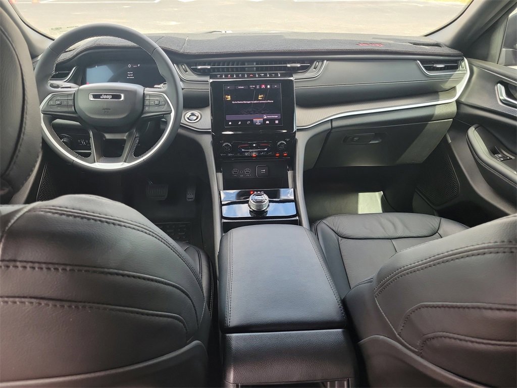 Used 2024 Jeep Grand Cherokee Laredo X image 11