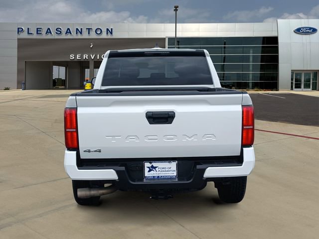 Used 2025 Toyota Tacoma SR5 AWD/4WD image 4