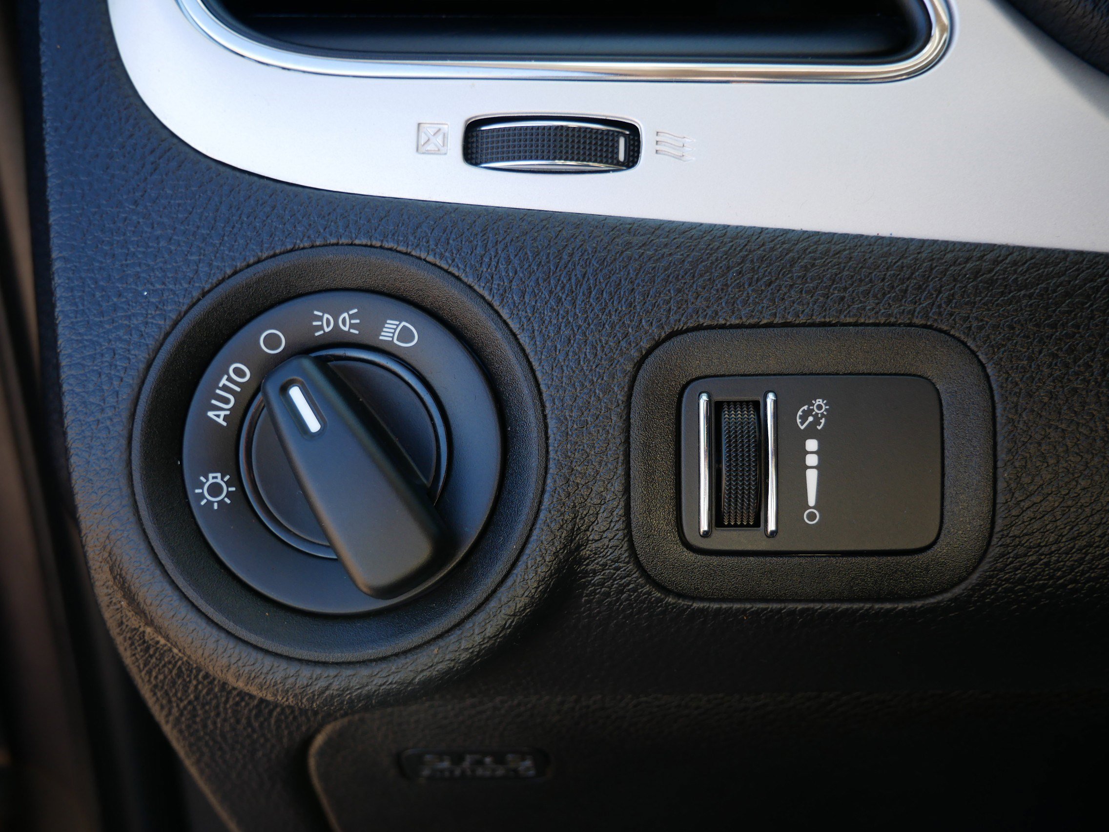 Used 2020 Dodge Journey SE w/ Blacktop Package FWD image 25