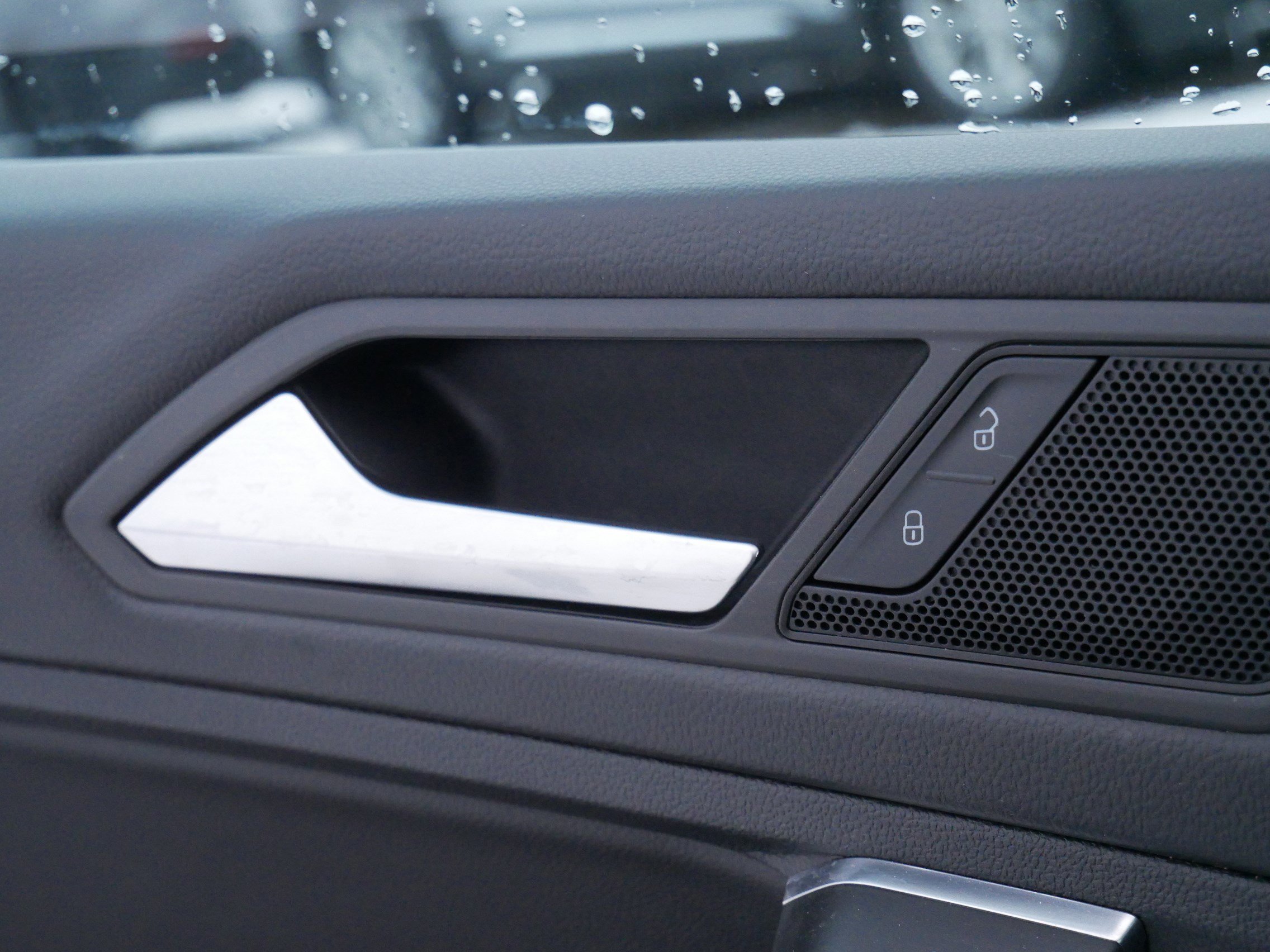 Used 2021 Volkswagen Tiguan SE w/ Panoramic Sunroof Package image 27