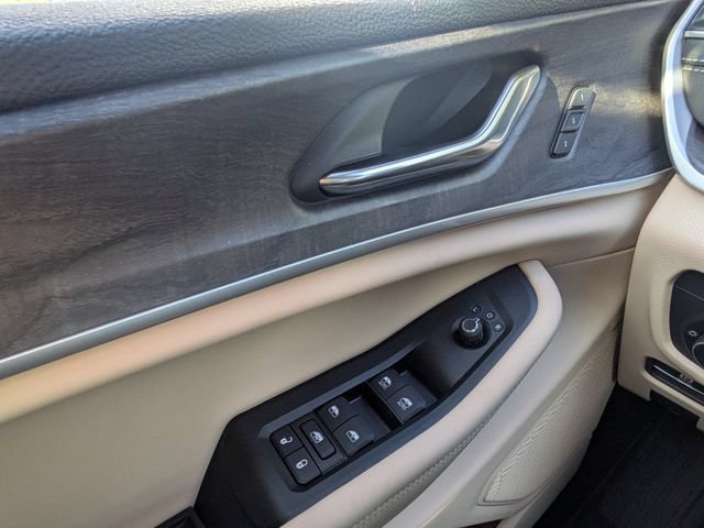 Used 2025 Jeep Grand Cherokee Limited w/ Luxury Tech Group II AWD/4WD image 25