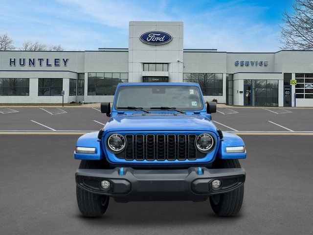 Used 2024 Jeep Wrangler Unlimited w/ Convenience Group AWD/4WD image 2