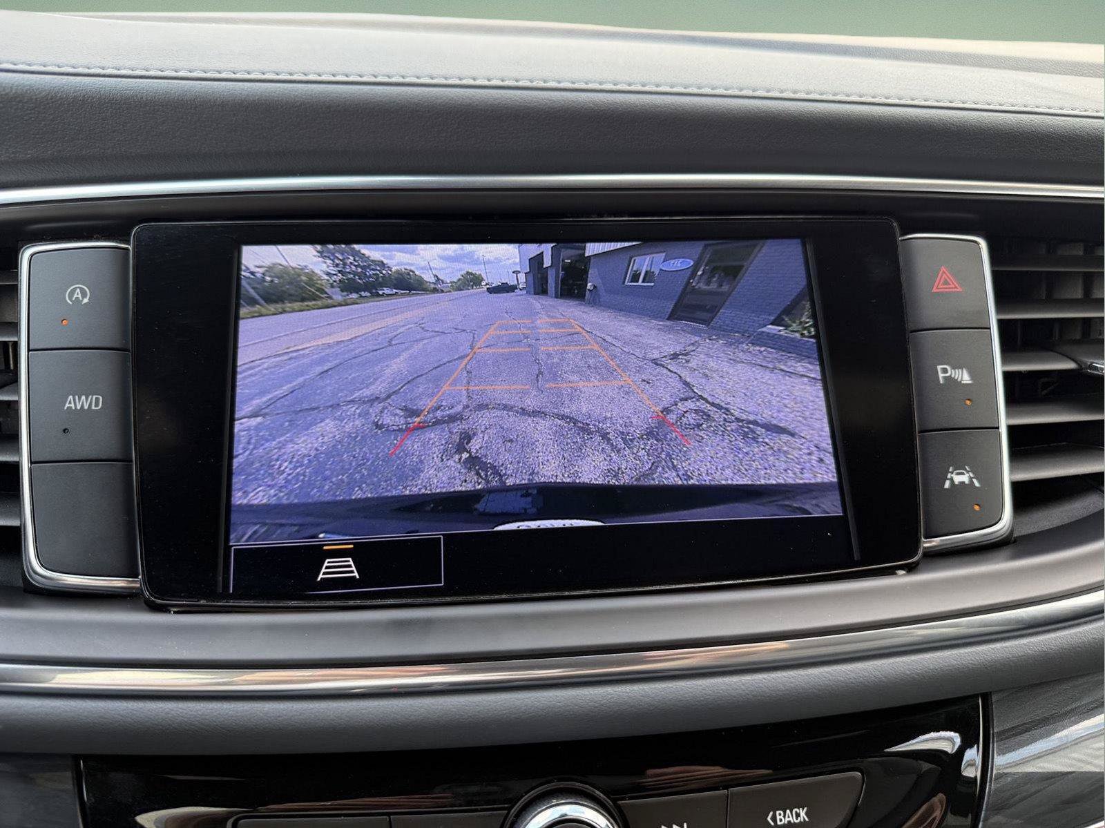 Used 2023 Buick Enclave Essence AWD/4WD image 6