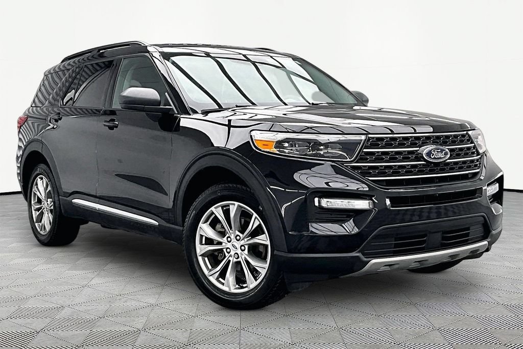 Certified 2023 Ford Explorer XLT w/ Equipment Group 202A AWD/4WD image 12