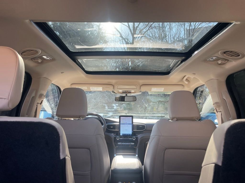 Certified 2022 Ford Explorer Platinum w/ Technology Package image 12