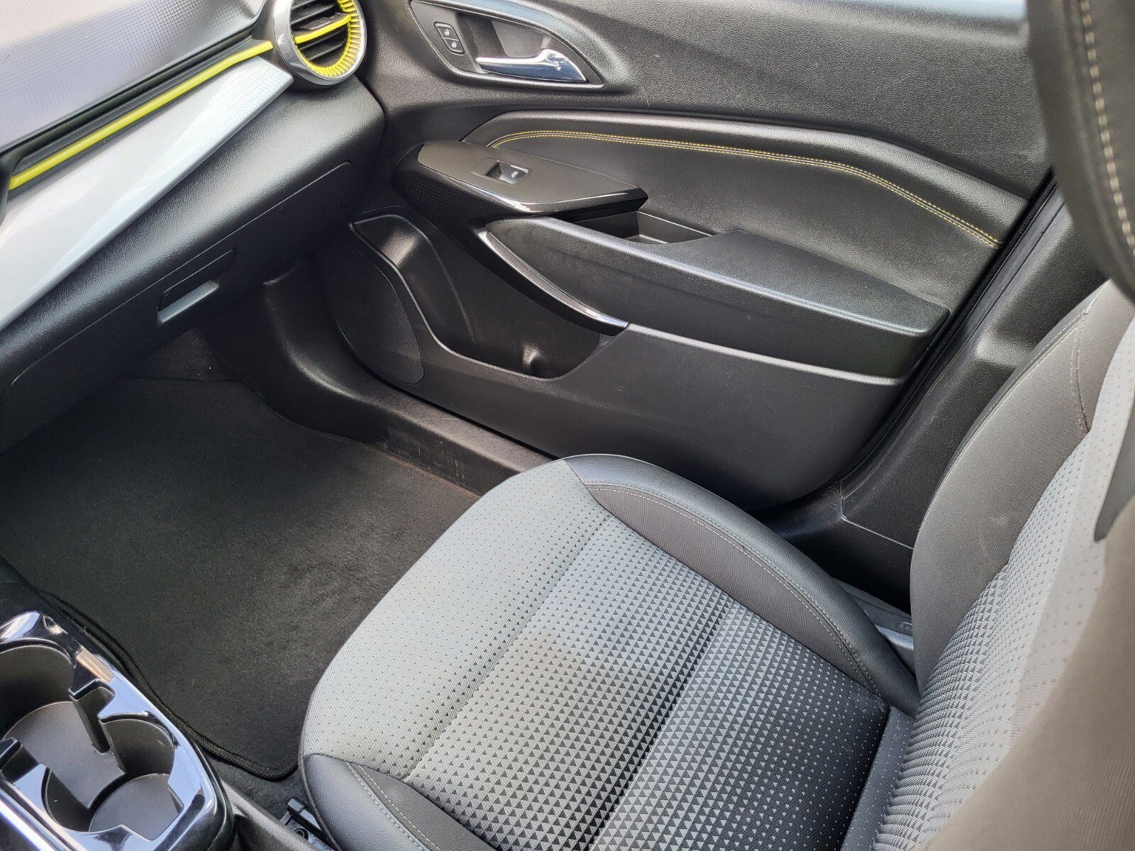 Used 2024 Chevrolet Trax LT w/ Driver Confidence Package image 16