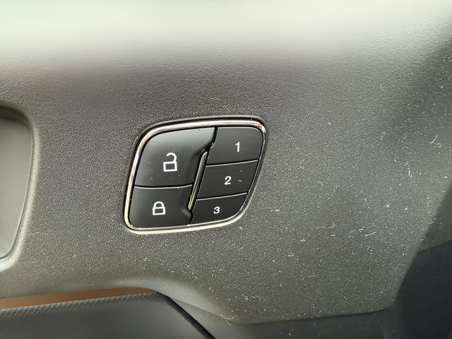 Certified 2025 Ford Bronco Sport Outer Banks w/ Outer Banks Tech Package+ AWD/4WD image 24