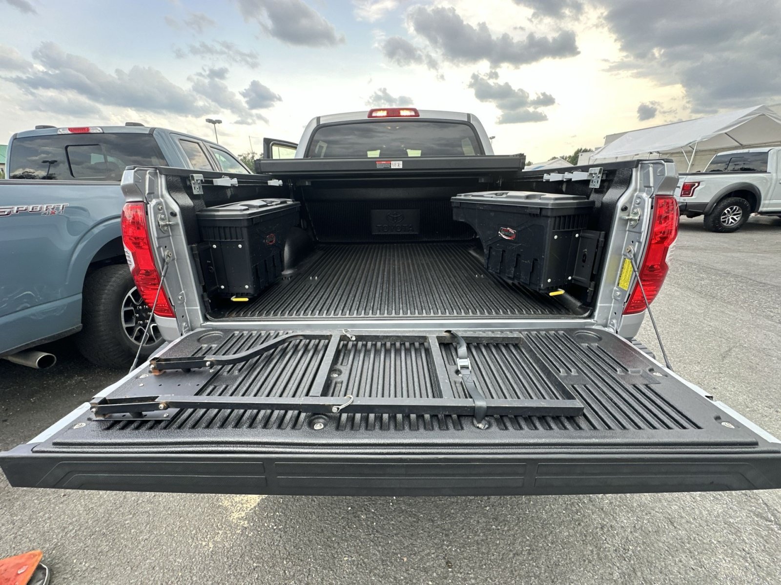 Used 2017 Toyota Tundra SR5 w/ SR5 Upgrade Package AWD/4WD image 32
