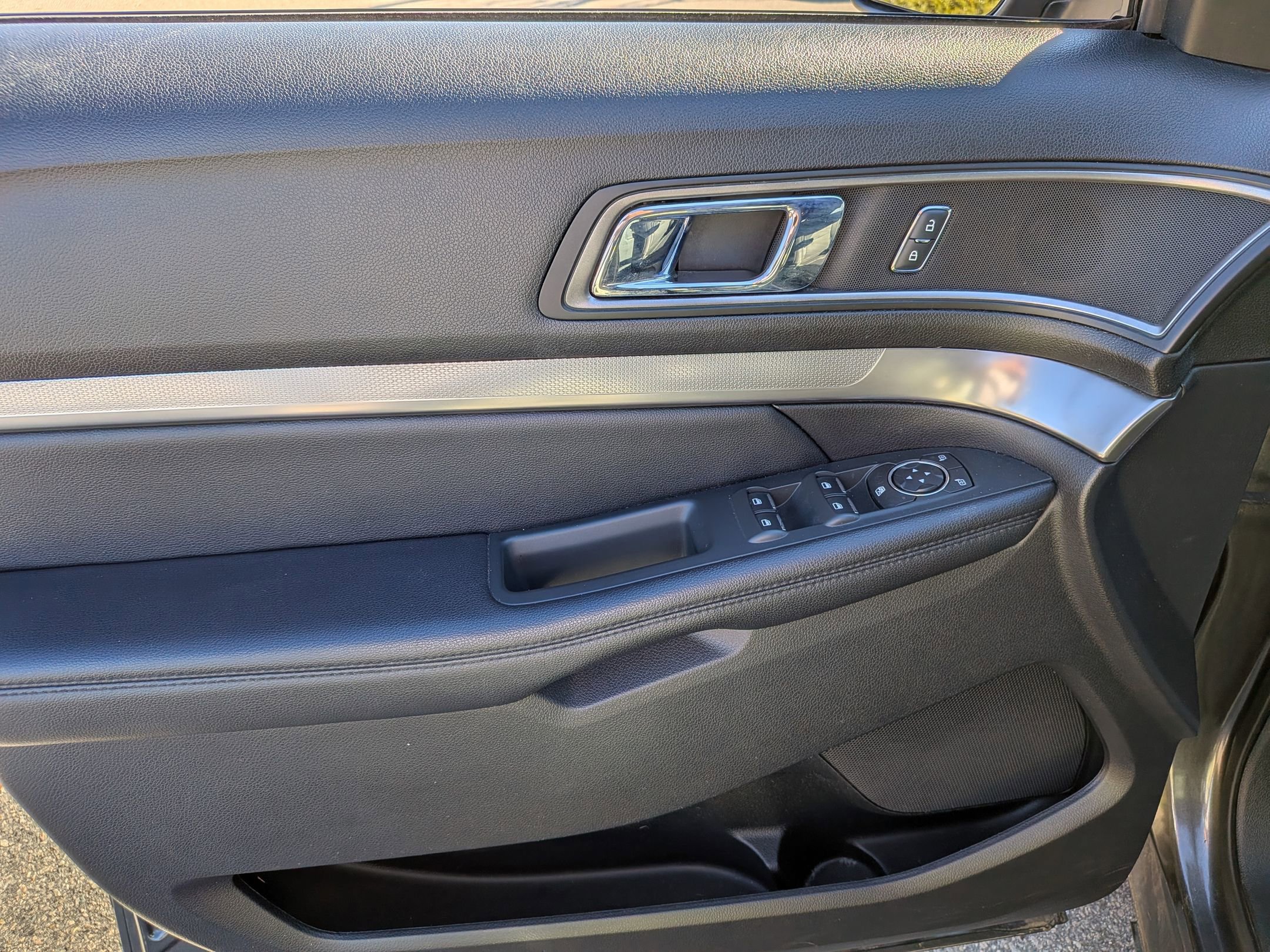 Certified 2019 Ford Explorer XLT w/ Equipment Group 201A image 13