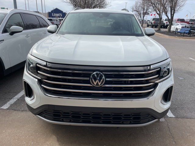 Used 2025 Volkswagen Atlas SE image 3