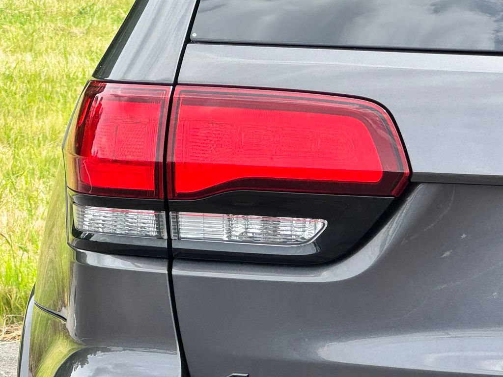 Used 2020 Jeep Grand Cherokee Altitude AWD/4WD image 11